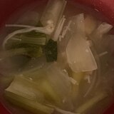 ほうれん草と玉ねぎ、エノキと油揚げの味噌汁